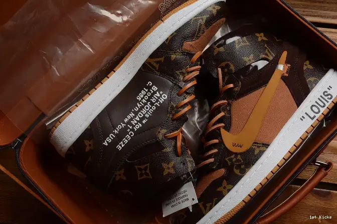 1st Kicks Shoes OW AQ0818-158 x Jordan Off-Louis AJ1 Air 1 0518